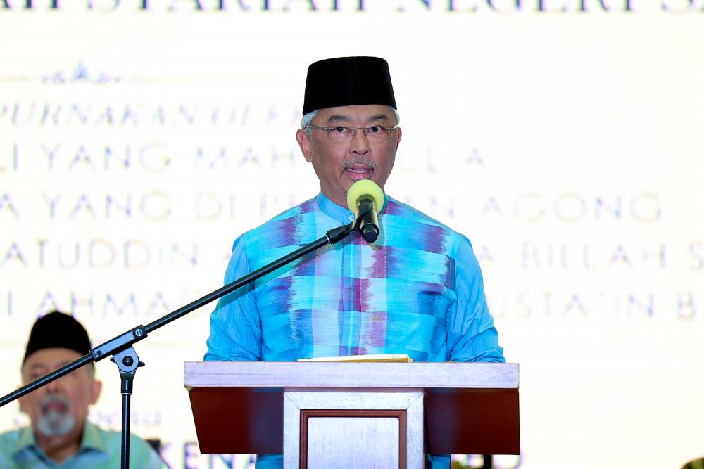 KOTA KINABALU, 6 Sept -- Yang di-Pertuan Agong Al-Sultan Abdullah Ri'ayatuddin Al-Mustafa Billah Shah berkenan bertitah pada Majlis Perasmian Kompleks Mahkamah Syariah Kota Kinabalu. - fotoBERNAMA