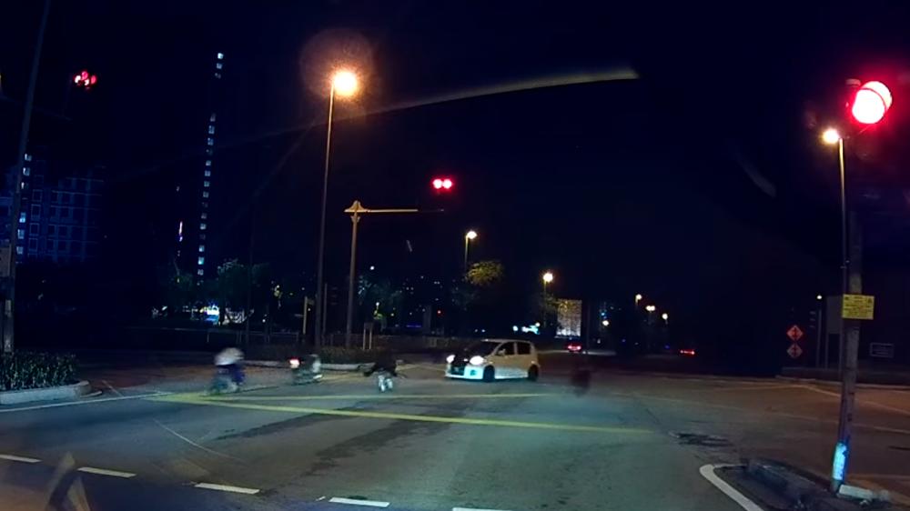 Screenshot of the incident as recorded by a dashcam of a netizen.