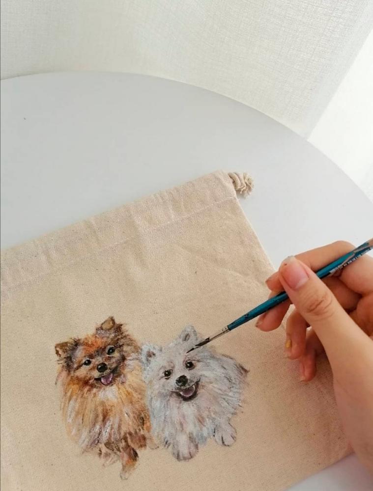 $!A commissioned drawstring bag featuring two dogs. – @the.art.by.lee Instagram
