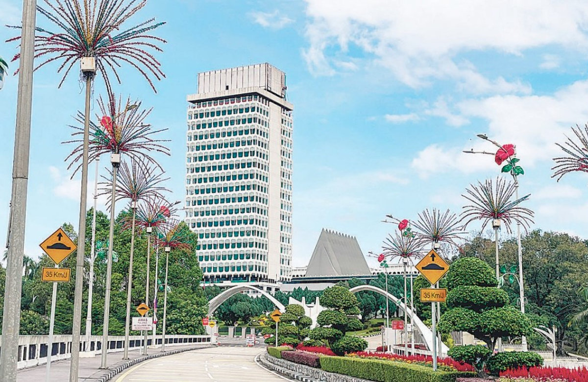 The Cabinet lineup will see changes following the resignations of Rafizi and Nik Nazmi from their ministerial positions after losing at the party polls. – theSunpix