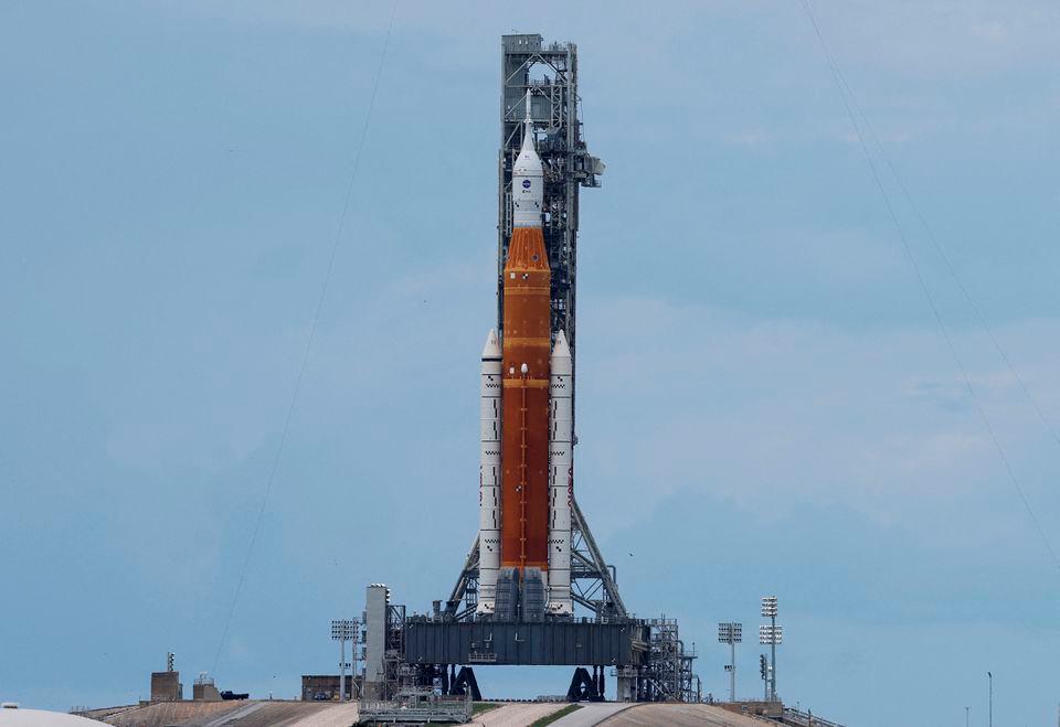 [1/6] A view of NASA’s next-generation moon rocket, the Space Launch System (SLS) rocket with its Orion crew capsule perched on top, as it stands on launch pad 39B in preparation for the unmanned Artemis 1 mission at Cape Canaveral, Florida, U.S. August 28, 2022. REUTERSPIX