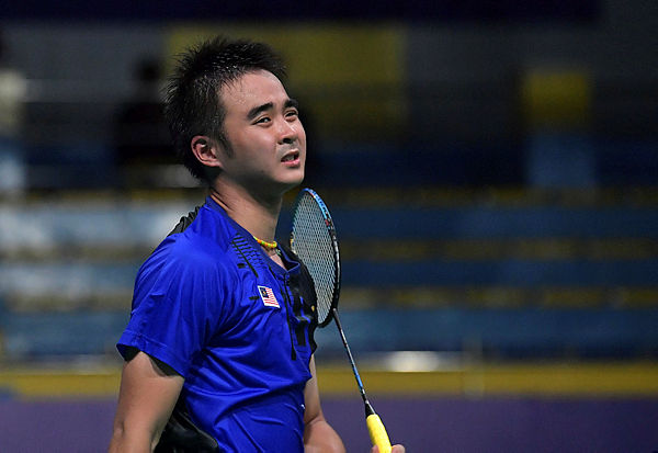 Malaysian singles player Soong Joo Ven reacts after being defeated at the 30th SEA Games at the Muntinlupa Sports Complex, Manila today. — Bernama