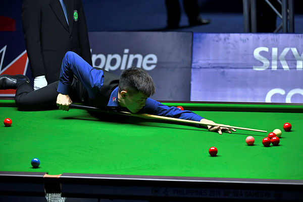 National snooker athlete Moh Keen Hoo goes agianst Filipino Barbero and Roda Jefrey at the SEA Games 2019 Snooker event in Manila on Dec 6 — Bernama