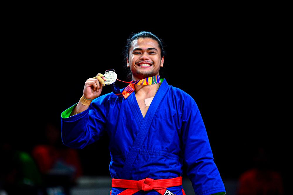 Fakhrul Adam Fauzi poses with his silver medal, after finishing as the runner-up, in the under-90kg Kurash event, at the 2019 SEA Games, in the Philippines, on Dec 1, 2019. — Bernama