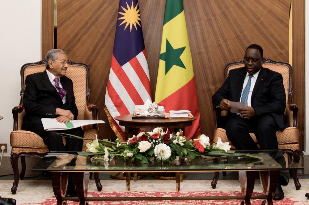 Prime Minister Tun Dr Mahathir Mohamad is having a talk with Senegal's President Macky Sall at the Presidential Palace in Dakar on, Jan 17, 2019. — Bernama