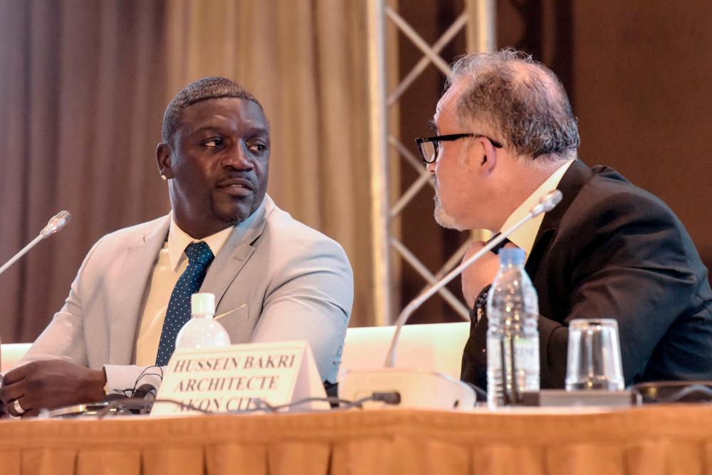 Senegalese-American singer and songwriter Akon and his architect Hussein Bakri (R) attend a press conference in a hotel in Dakar, on August 31, 2020, to present plans to create a city named “Akon City”. The rapper, whose real name is Alioune Badara Thiam, pledged to invest in tourism in his native Senegal where he spent his early childhood before moving to the US at age seven, where he later rose to superstardom. / AFP / Seyllou