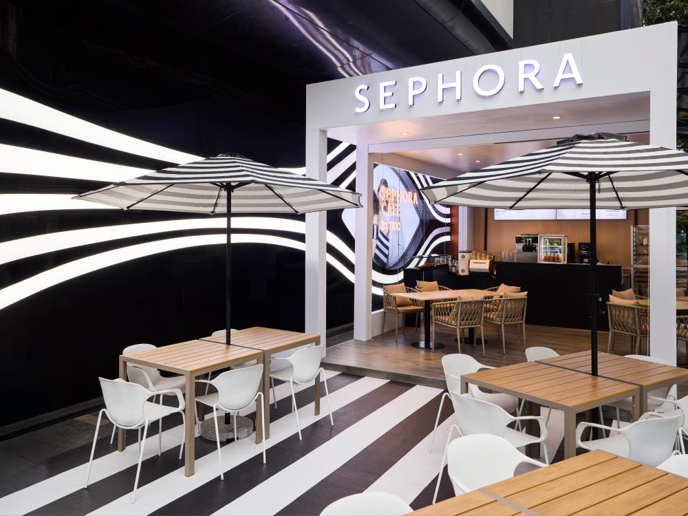 $!The chic outdoor setting complements Sephora’s brand experience.