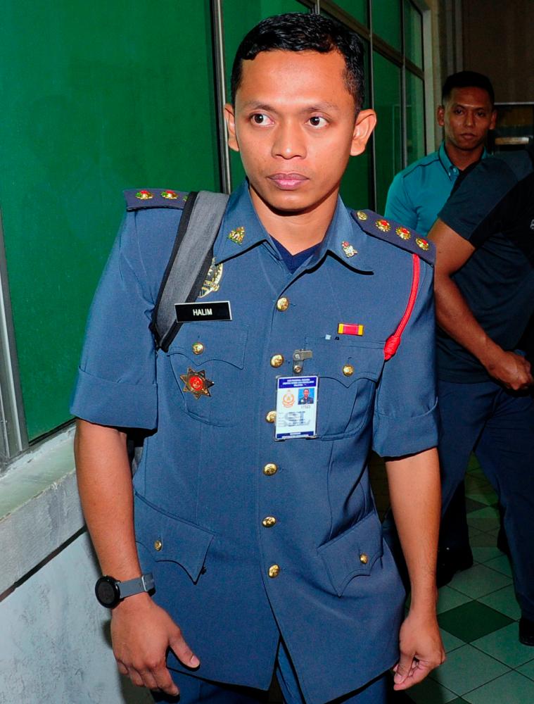 15th prosecution witness, Selangor Fire and Rescue Department (JBPM) fire investigations officer Abdul Halim Zulkefeli, arrives at the Shah Alam High Court. - Bernama