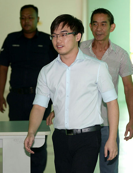 Witnesses Chan Wei Jie (front) and Wong Wah Kuan (back) enter the inquest proceedings at the Shah Alam Court Complex Court Coroner Court on March 1, 2019. — Bernama