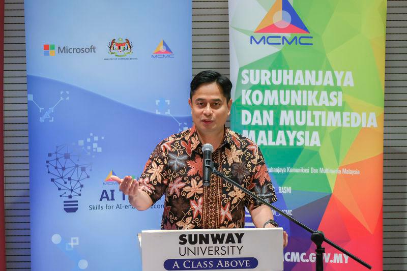 Selangor Islamic Affairs and Cultural Innovation Committee chairman Dr Mohammad Fahmi Ngah - BERNAMApix
