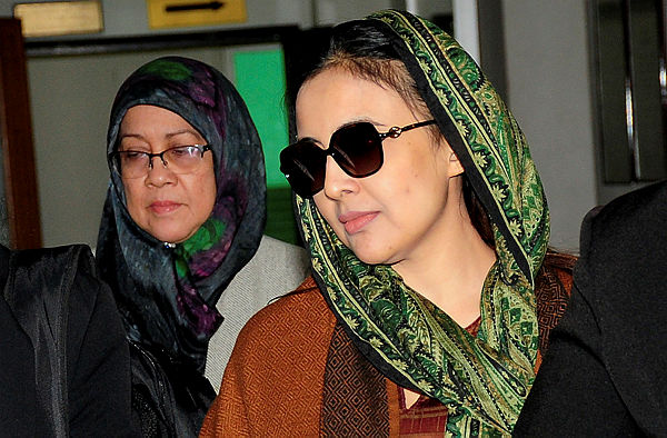 Filepix taken on Spet 20 shows Samirah Muzaffar (right) at the Shah Alam High Court. — Bernama
