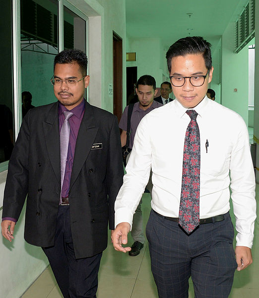 Kuala Lumpur Hospital forensic medical specialist Dr Ahmad Hafizam Hasmi (L) with deputy public prosecutor Zafran Rahim Hamazah (R), as they participate in the inquest proceedings to determine the cause of death of firefighter Muhammad Adib Mohd Kassim in the Shah Alam Coroner Court on March 22, 2019. — Bernama