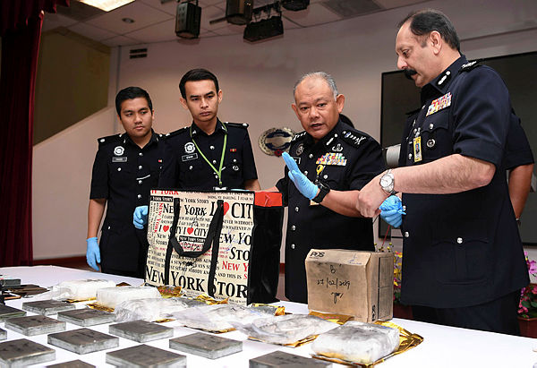 Selangor police chief Datuk Noor Azam Jamaludin (2nd from R) shows off the drugs seized in two different cases, at a press conference on the success of the Selangor Narcotics Crime Investigation Department, at the Selangor Police Contingent Headquarters (IPK) in Shah Alam on March 1, 2019. — Bernama