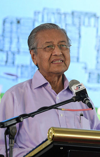 Prime Minister Tun Dr Mahathir Mohamad delivers a speech at the launch of the National Community Policy at Puchong Indah public field on Feb 17, 2019. — Bernama