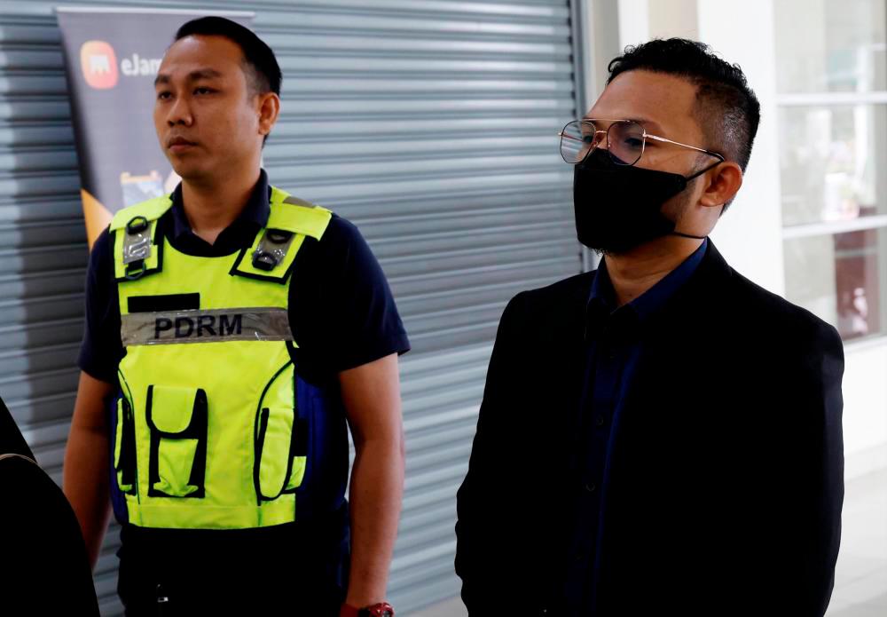 Muhammad Fathi Na’im was also ordered to surrender his passport to the court and to report himself at a police station once a month. BERNAMAPIX