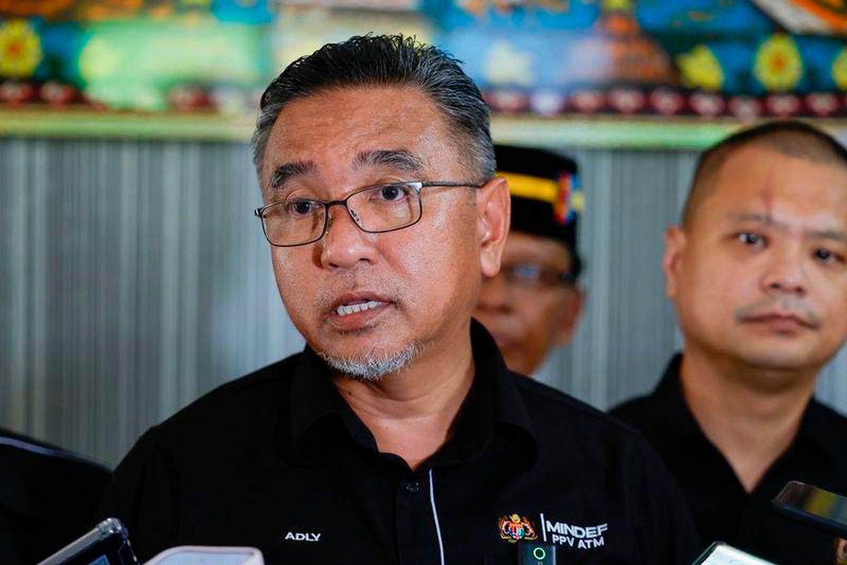 Timbalan Menteri Pertahanan Adly Zahari - BERNAMA