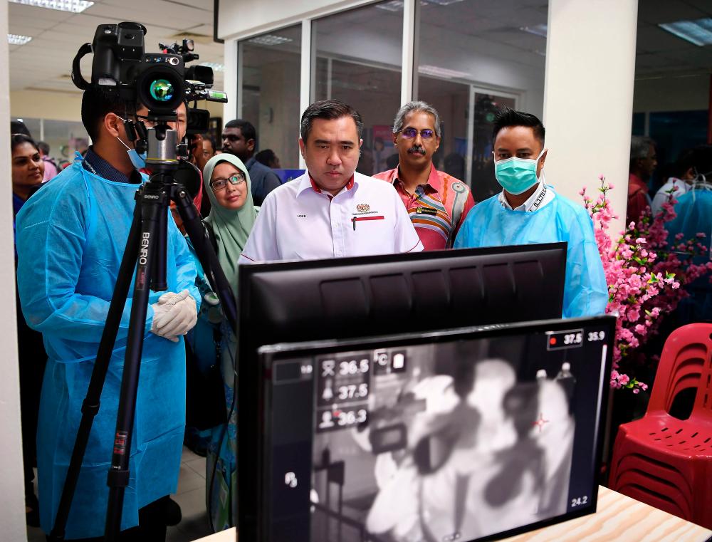 Transport Minister Anthony Loke Siew Fook (c) conducts a working visit to the health screening at the Boustead Cruise Center in Pulau Indah today. - Bernama