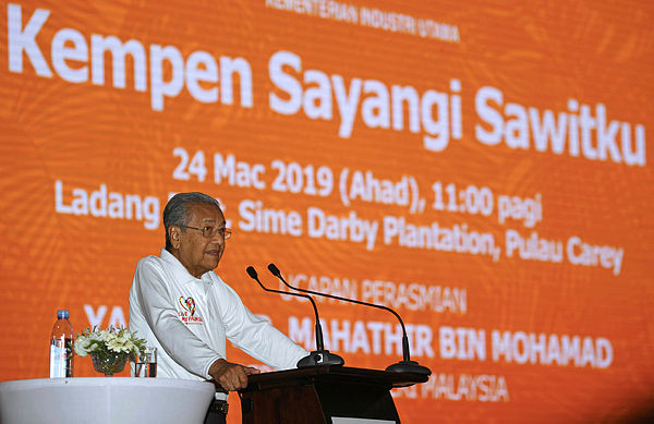 Prime Minister Tun Dr Mahathir Mohamad presents his opening remarks at the launch of the “Love our Palm Oil” campaign in Ladang East, Sime Darby Plantations, Pulau Carey, Banting on March 24, 2019. — Bernama