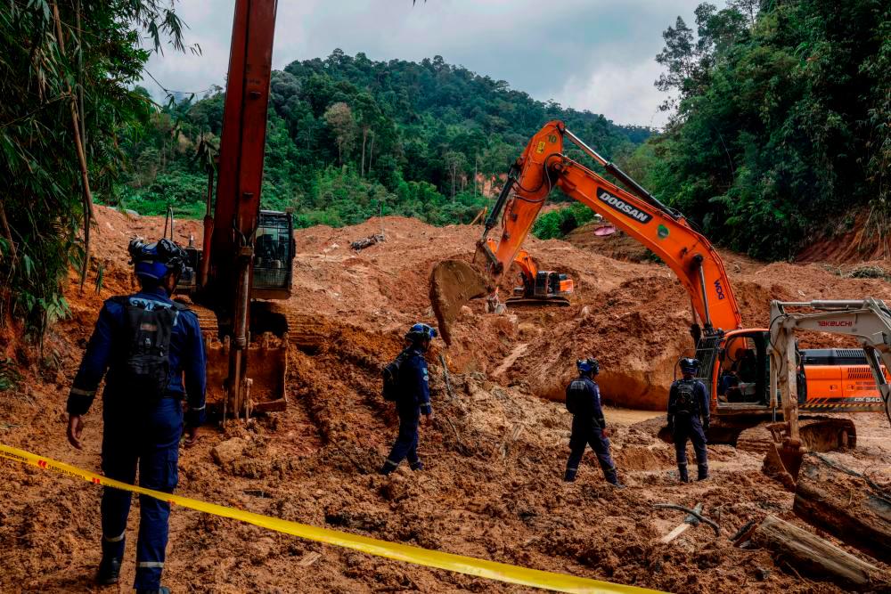 Rescuers are seen entering the search area during the search and rescue operation in Batang Kali on Dec 23, 2022. - BERNAMAPIX