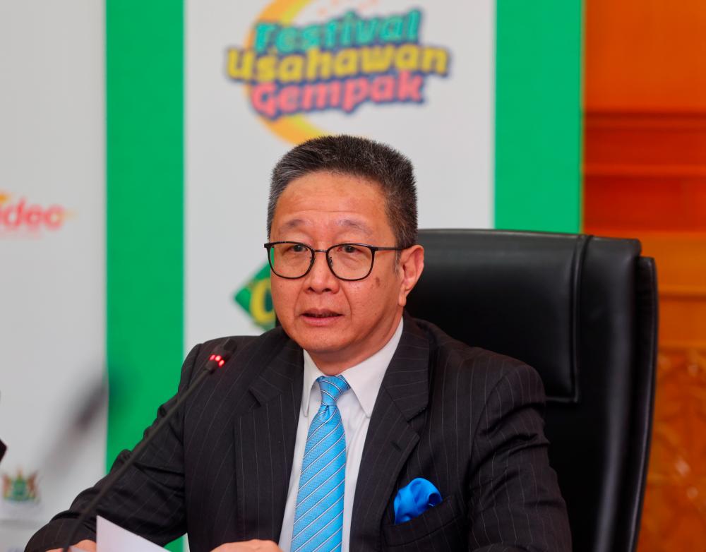 SHAH ALAM, 16 March -- Selangor State Standing Committee Chairman for Investment, Trade, Industry, Small and Medium Industries, Datuk Teng Chang Khim held a press conference on the announcement of Smart Raya Selangor 2023 at the Sultan Salahuddin Abdul Aziz Shah Building today. BERNAMAPIX