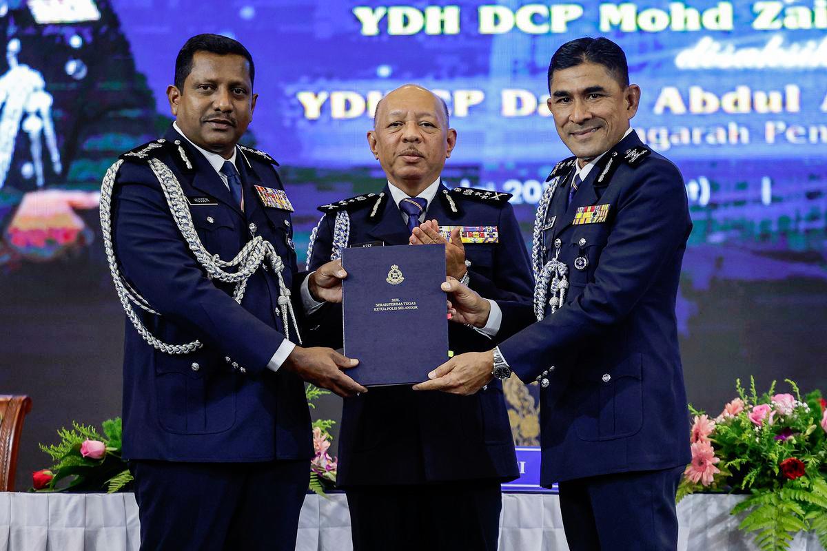 DCP Mohd Zaini Abu Hassan (right) - BERNAMApix