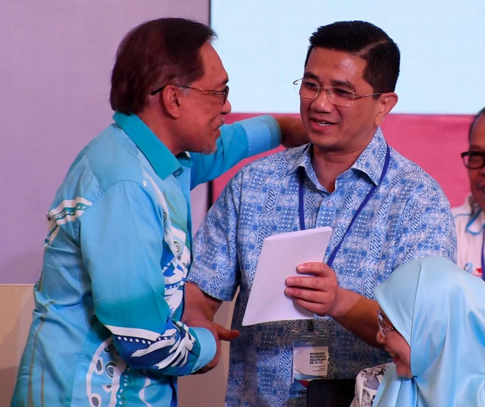 Analysts speculate Azmin Ali could leave PKR