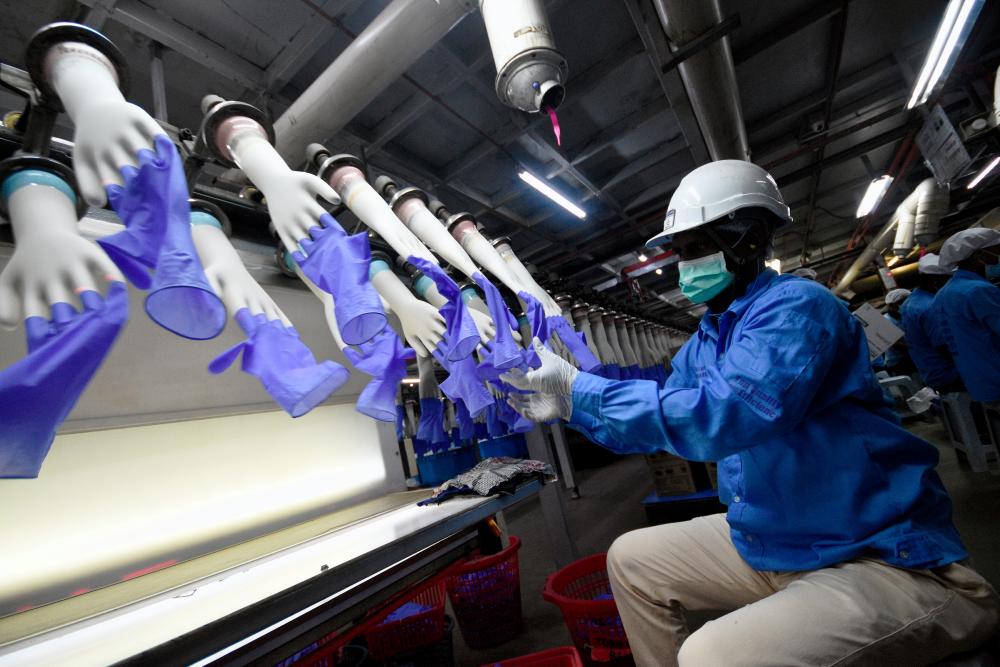 A foreign worker at work in a Top Glove glove making factory in Kawasan Perindustrian Meru, Klang on Dec 10, 2018. — Bernama