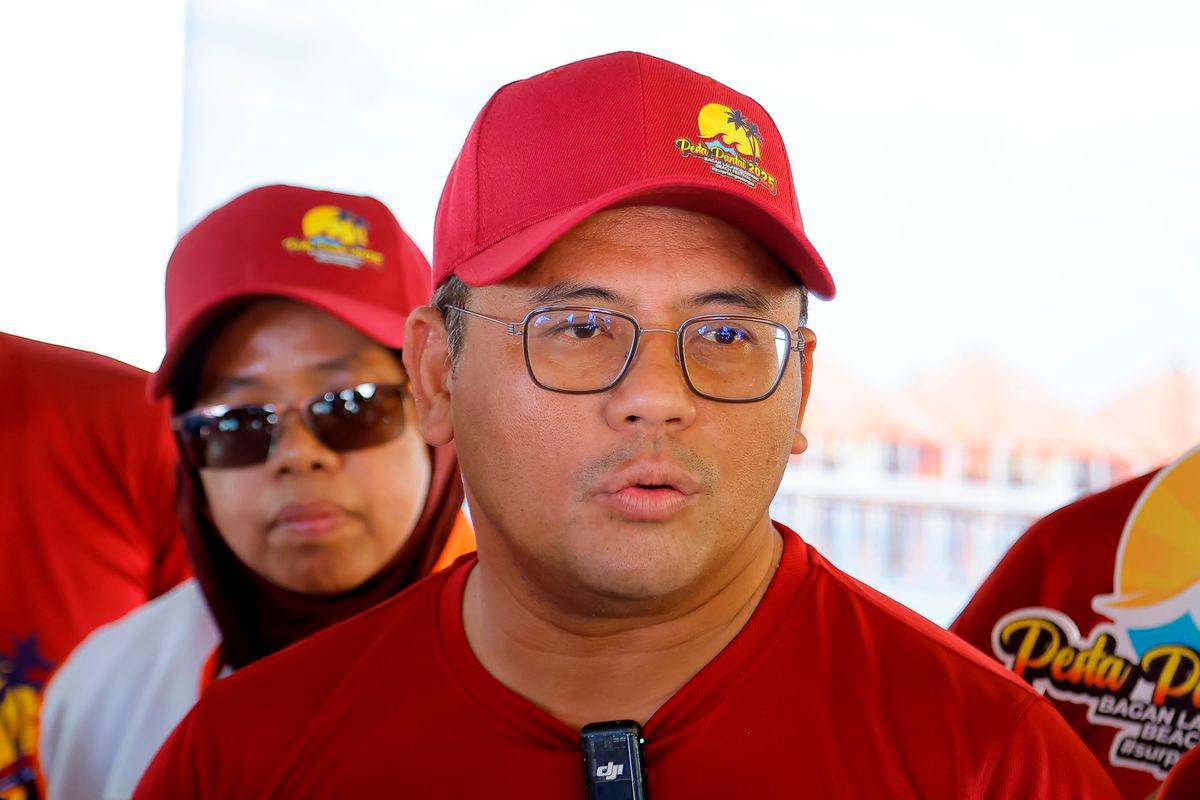 Menteri Besar Datuk Seri Amirudin Shari. Bernamapix