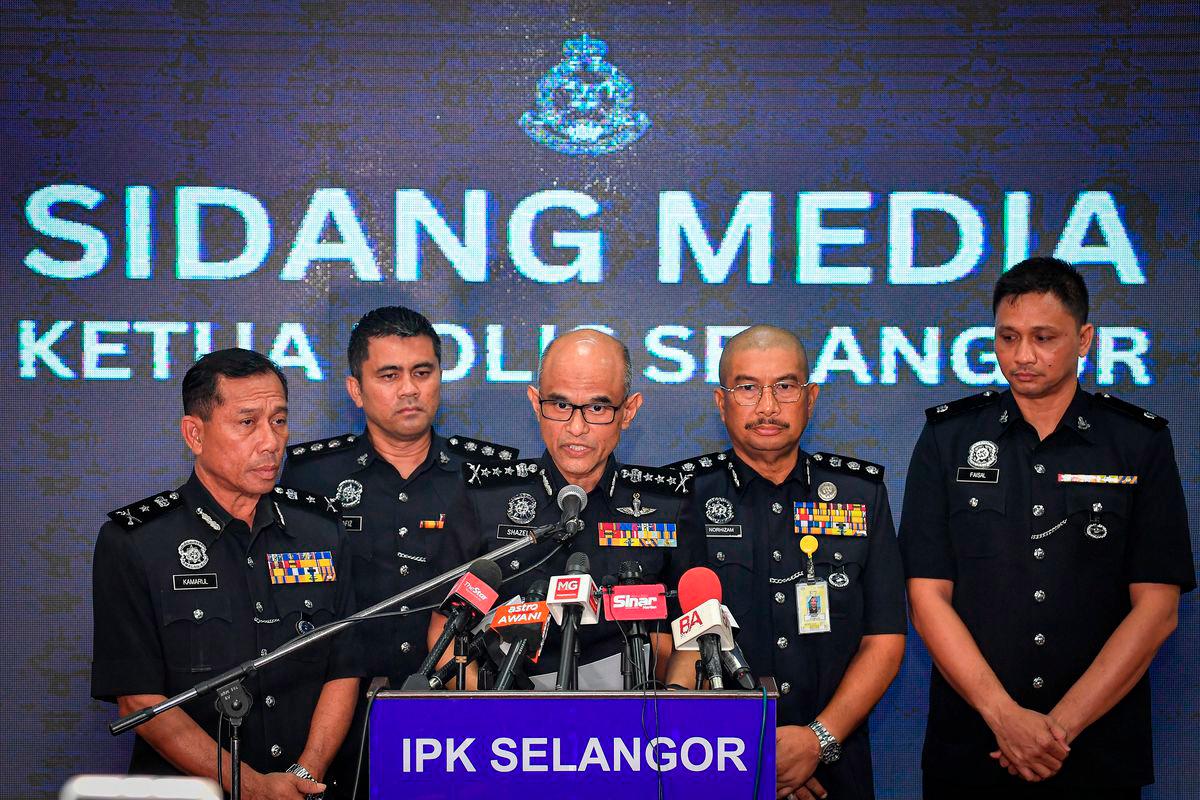 Selangor Police Chief Datuk Shazeli Kahar (centre) at a press conference regarding the attack on the son of former Economy Minister Datuk Seri Rafizi Ramli at the Selangor Police Contingent Headquarters today. – BERNAMA