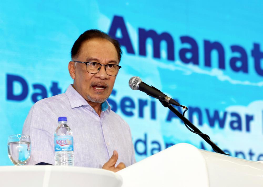 Prime Minister Datuk Seri Anwar Ibrahim addressing the Closing Ceremony of the MADANI Rakyat 2024 Programme (Central Zone) at the Kuala Selangor Sports Complex Indoor Stadium today. - BERNAMAPIX