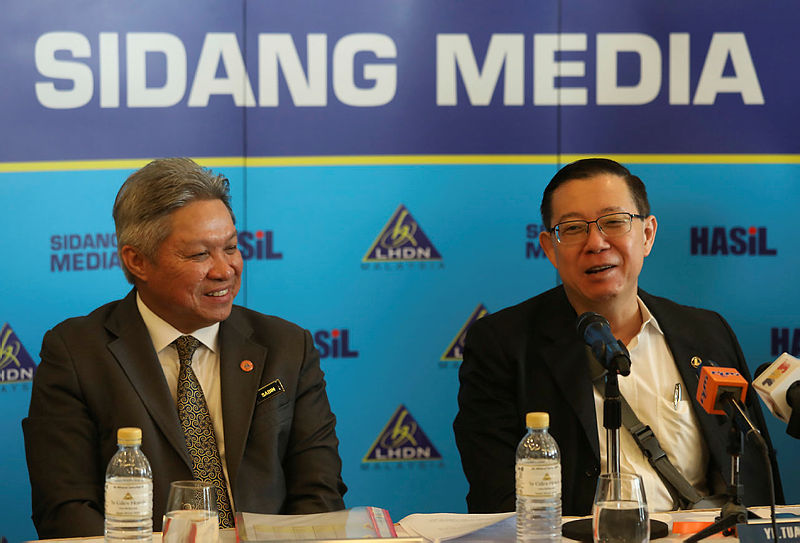 IRB chief executive officer Datuk Seri Dr Sabin Samitah (L) and Finance Minister Lim Guan Eng, during at the opening of a three-day conference for IRB state directors, in George Town, on Jan 13, 2019. — Bernama