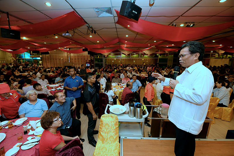 Sabah Chief Minister Datuk Seri Mohd Shafie Apdal (R) speaks at a leader-meets-people event in Sandakan, last night. — Bernama
