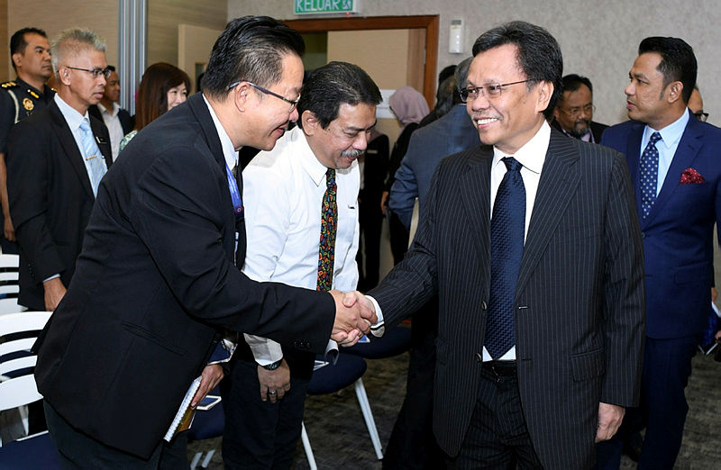 Parti Warisan Sabah (Warisan) president Mohd Shafie Apdal (R) is greeted by civil servants at the state administration building, on Aug 26, 2019. — Bernama