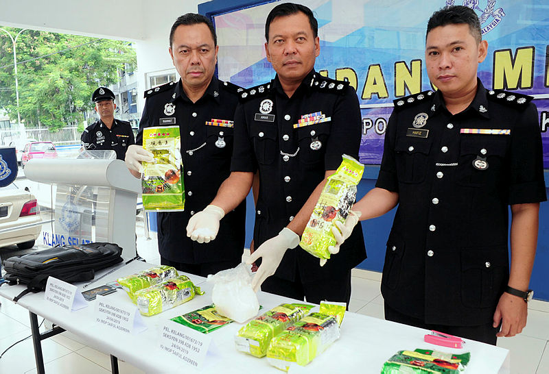 South Klang police chief ACP Shamsul Amar Ramli (C) shows meth seized during the operations. — Bernama