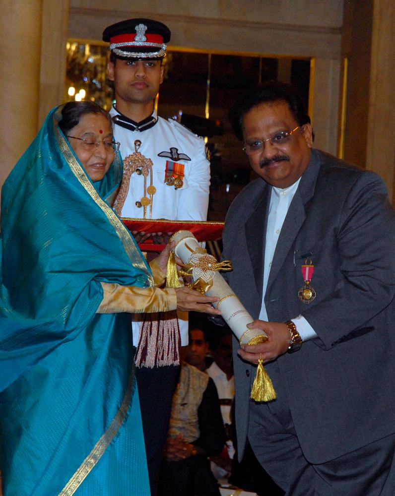 In this file photo taken on March 24, 2011 Indian President Pradibha Singh Patil (L) presents Indian singer S P Balasubrahmanyam during the presentation of the 'Padma Awards 2011' at the Presidential House in New Delhi. / AFP / STR