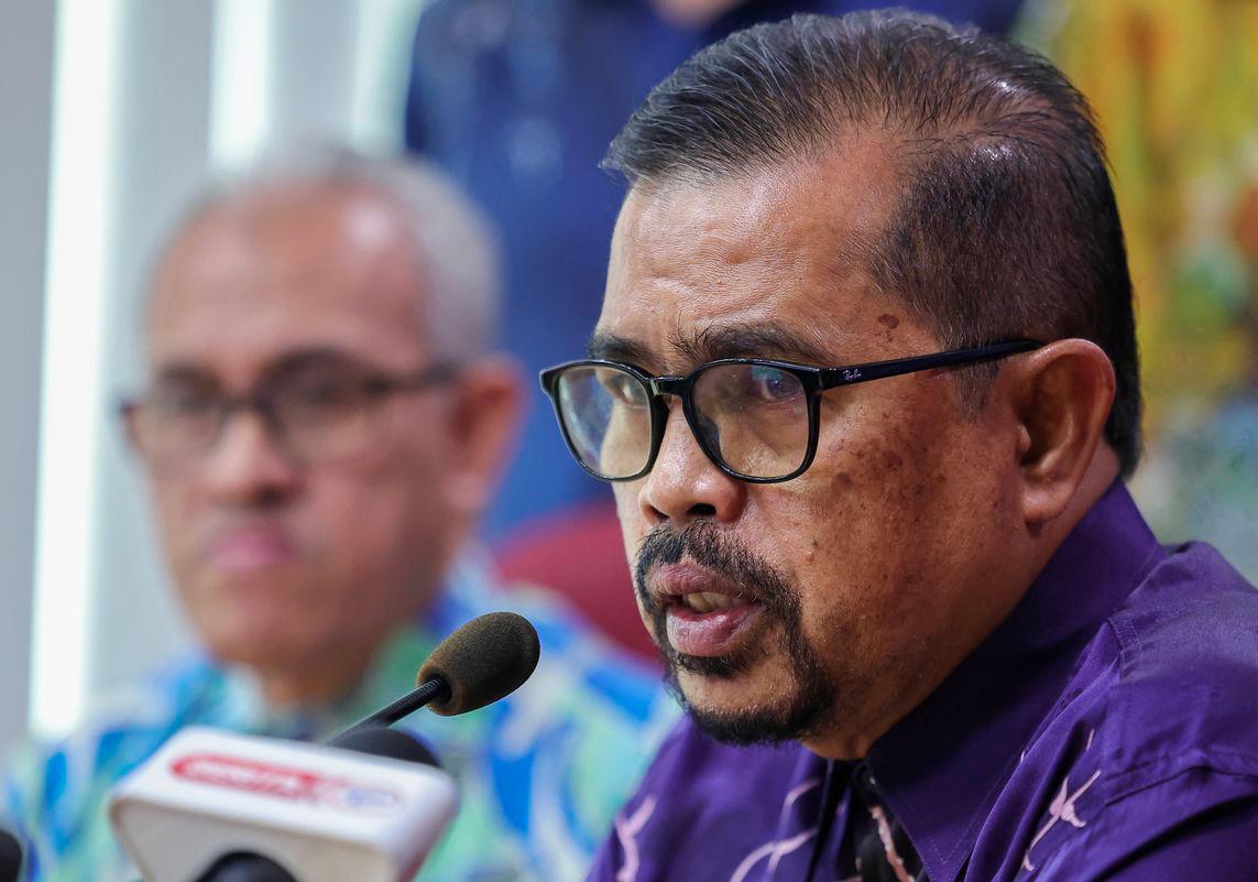 Presiden Kongres Kesatuan Pekerja-Pekerja Di Dalam Perkhidmatan Awam (CUEPACS) Datuk Adnan Mat - fotoBERNAMA