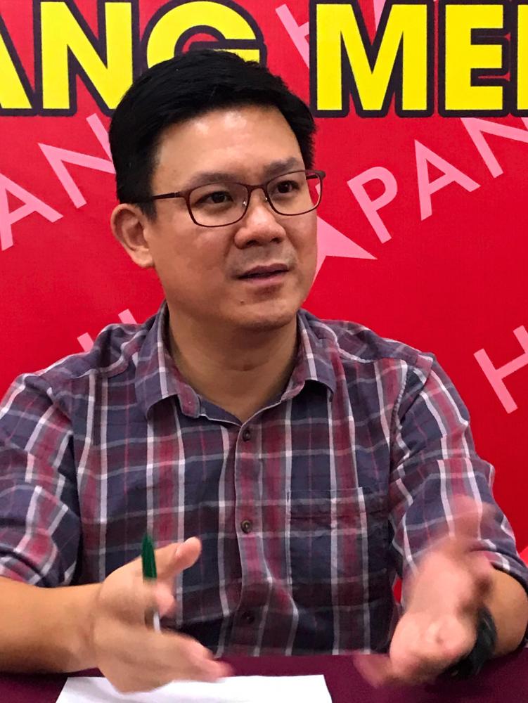 Sibu MP Oscar Ling Chai Yew speaks at a press conference at the Sibu DAP headquarters on the actions of the Sarawak state government. - Bernama