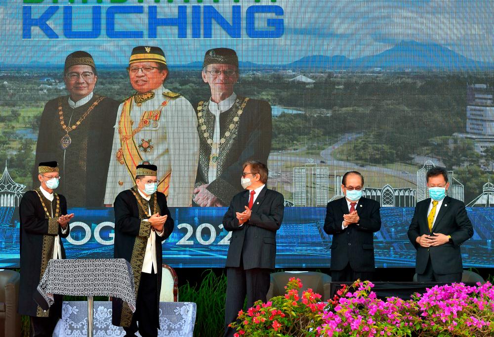 Sarawak Chief Minister Datuk Patinggi Abang Johari Tun Openg (C) attends the Kuching City’s 32nd anniversary celebration at the Kuching South City Council (MBKS) building compound today. - Bernama