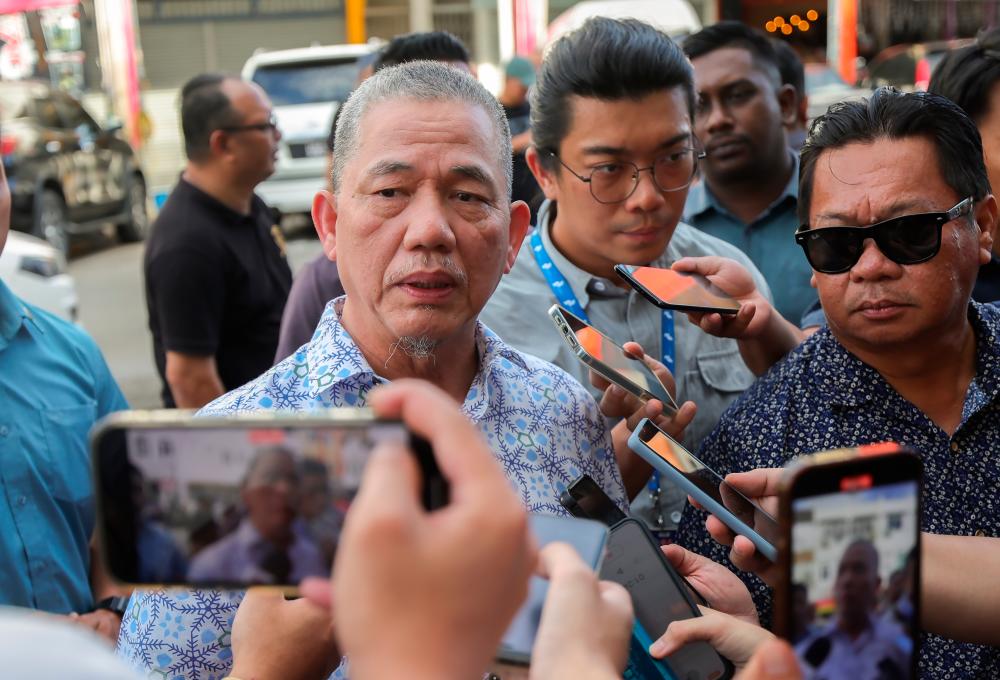 KUCHING, 9 April -- Timbalan Perdana Menteri Datuk Seri Fadillah Yusof pada temu bual bersama para pengamal media selepas menghadiri Program Agihan Bubur Lambuk dan Sumbangsih Ramadan Media Sarawak dan Liansin 2023, hari ini. fotoBERNAMA