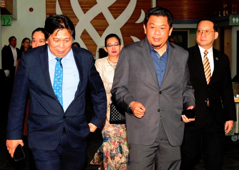 Datuk Dr Malcolm Mussen Lamoh (left) - BERNAMApix