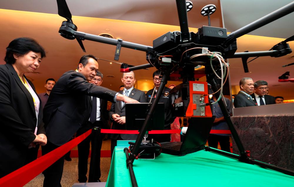 KUCHING, April 15 -- Deputy Prime Minister Datuk Seri Fadillah Yusof saw up close the sophistication of crop scouting drones at the opening of the “Technological Association Malaysia (TAM) National Conference 2023” today. BERNAMAPIX