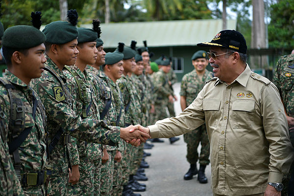 Defence Minister Mohamad Sabu greets some troops. Picture from Dec 4, 2018. — Bernama