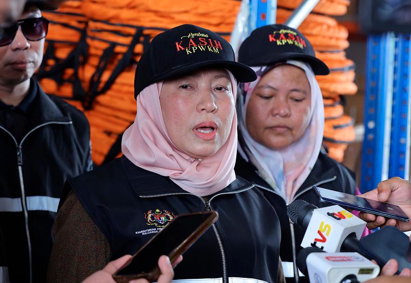 Menteri Pembangunan Wanita, Keluarga dan Masyarakat, Datuk Seri Nancy Shukri. - fotoBERNAMA