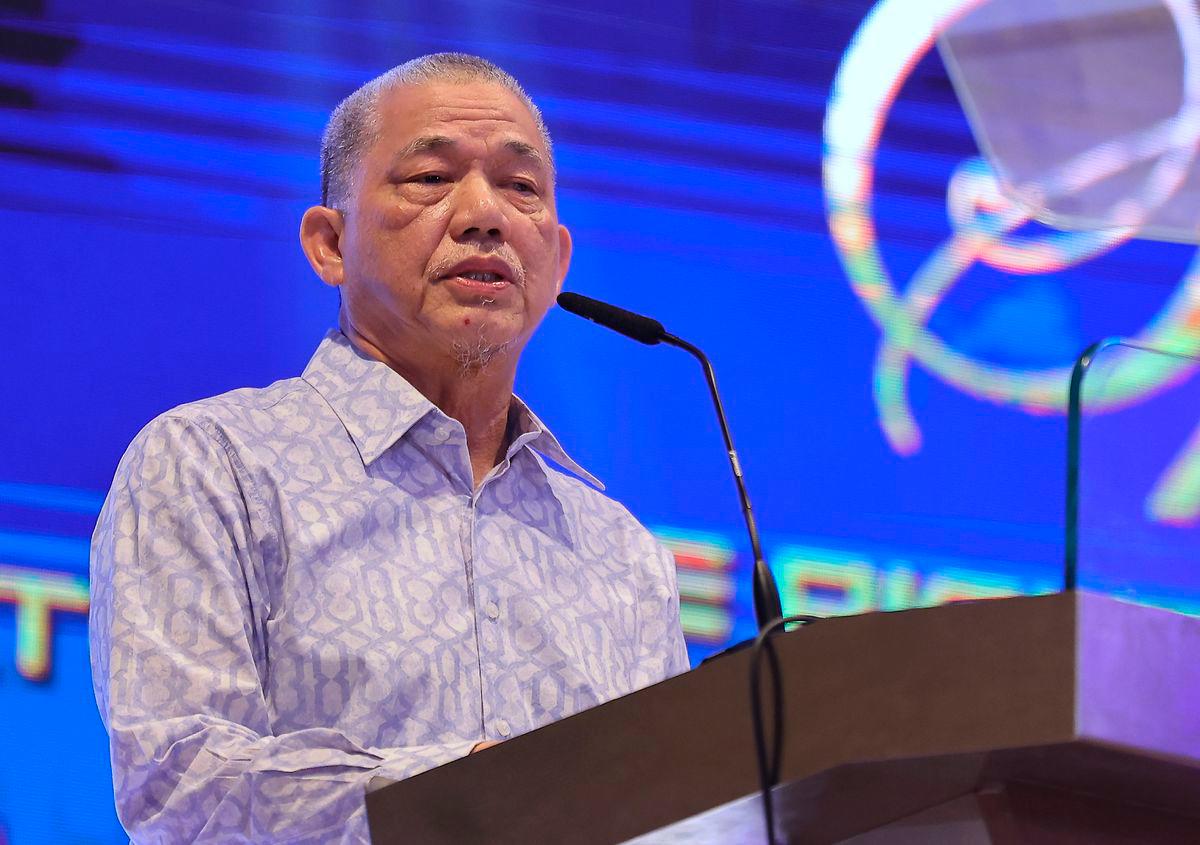 Timbalan Perdana Menteri Datuk Seri Fadillah Yusof berucap pada Majlis Makan Malam sempena Hari Wartawan Nasional (HAWANA) 2025 dan Persidangan Media Sarawak (SMeC) 2025, hari ini-BERNAMA