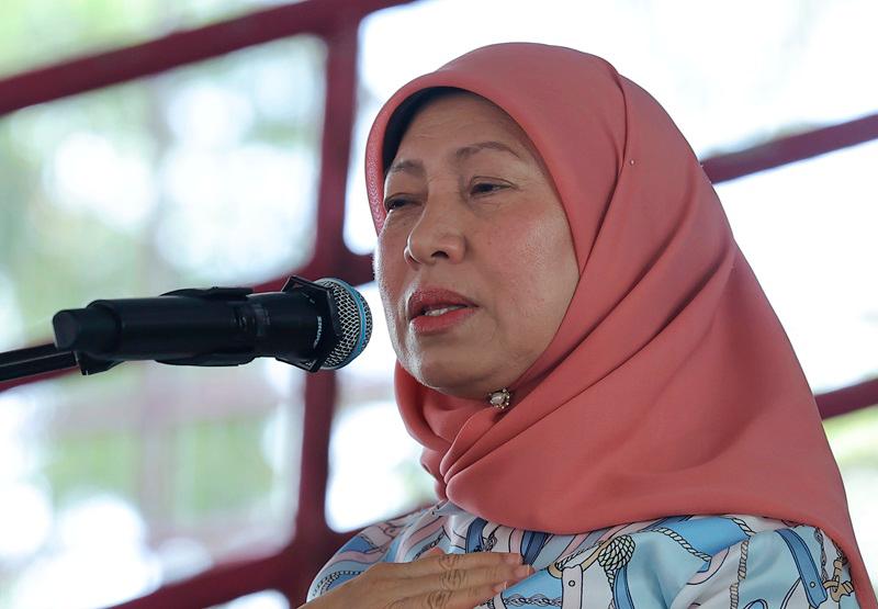 Menteri Pembangunan Wanita, Keluarga dan Masyarakat Datuk Seri Nancy Shukri. - fotoBERNAMA