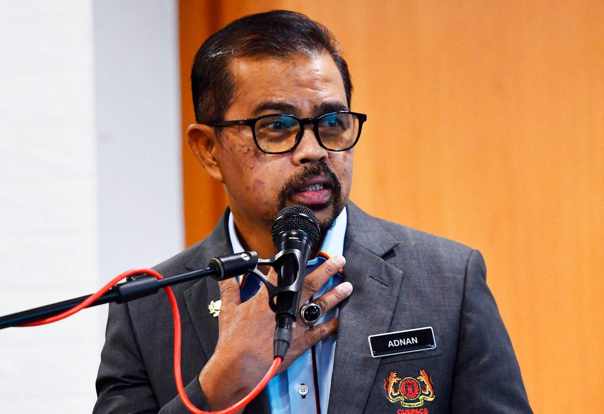 CUEPACS president, Datuk Dr Adnan Mat - Photo by BERNAMA