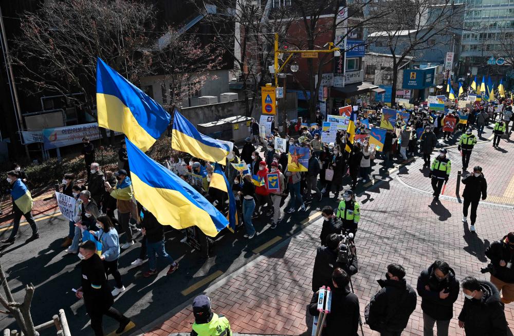 Ukrainians living in South Korea march during a protest against Russia’s invasion of Ukraine, near the Russian embassy in Seoul on February 27, 2022. AFPPIX