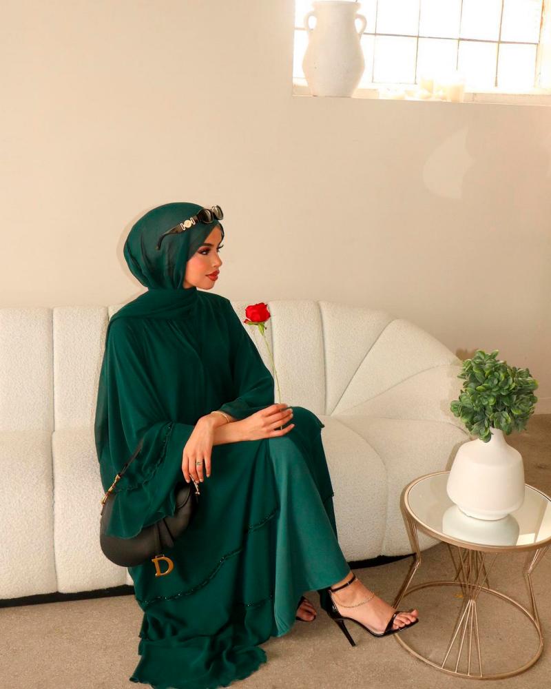 $!Emerald green is a popular colour for hijab. – PIC FROM INSTAGRAM @BEAUTYBYYASI