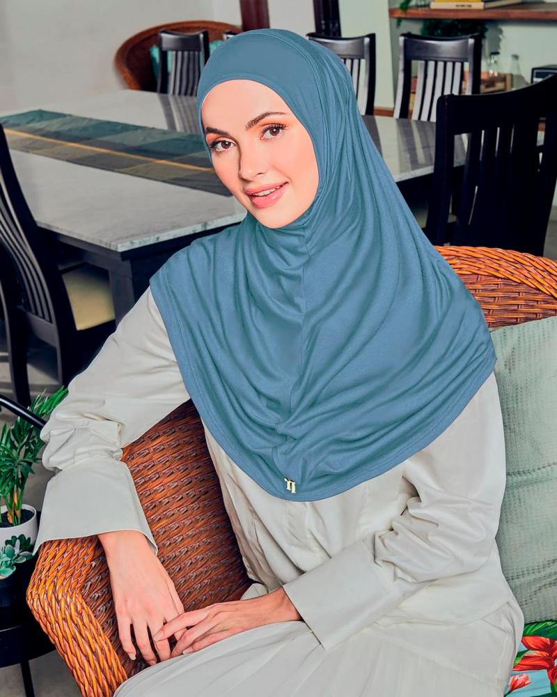 $!Whether attending prayers at the mosque or breaking fast with loved ones, Ramadan hijab fashion reflects a celebration of faith, style and individuality. – PIC FROM INSTAGRAM @NAELOFAR_ PARADIGMJB