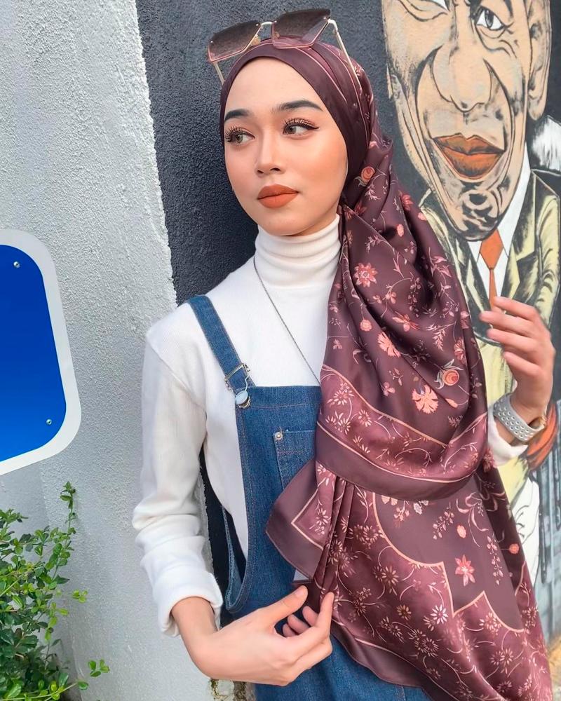 $!Turban-inspired hijab is modern and chic. - PIC FROM INSTAGRAM @QISSADRIANA
